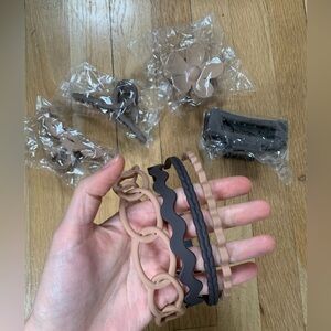 Set of 8pcs (4 claws and 4 headbands) NEW